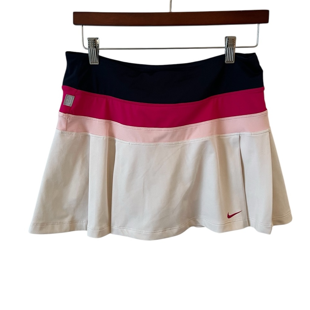 Women's size medium Nike Dri-fit sporty tennis/pickle ball skirt/skort